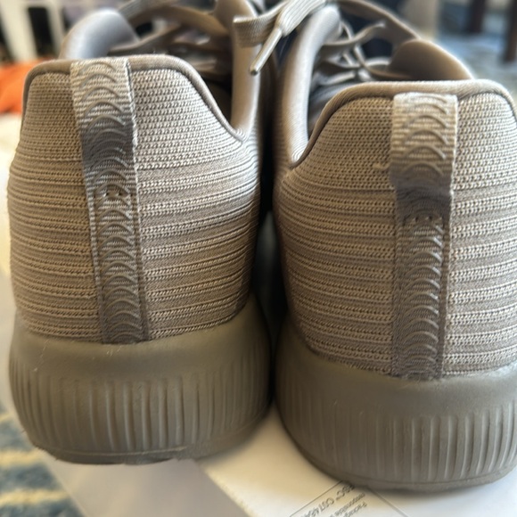 Sketchers sneaker taupe neutral monochrome memory foam wide fit NWOT - Picture 2 of 5